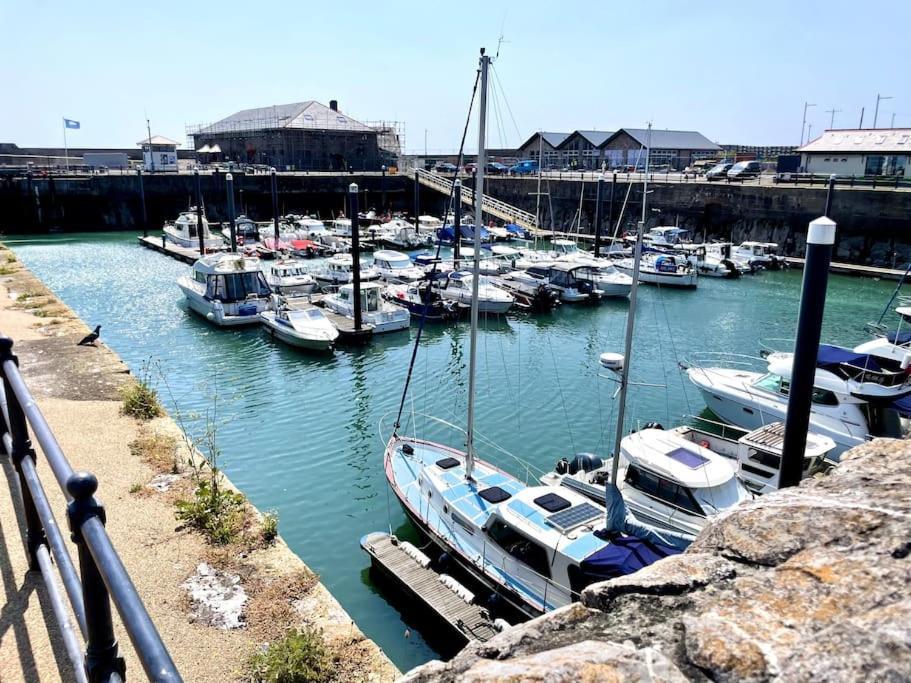 Luxury Porthcawl 1 Bedroom Apt, Prime Location Exterior foto